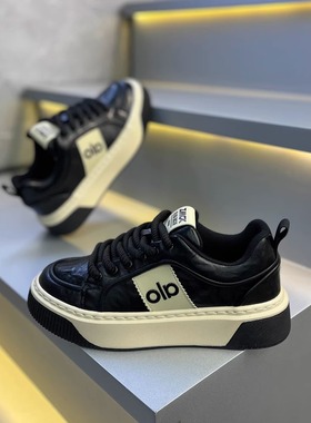 时尚休闲板鞋男士专属黑色鞋面“olb”亮眼黑白厚底提升魅力单棉