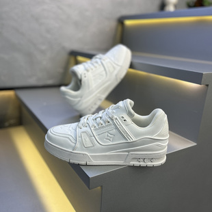 纯色皮面压花胖丁鞋男秋季标识性老花印花厚底休闲鞋潮流白色板鞋