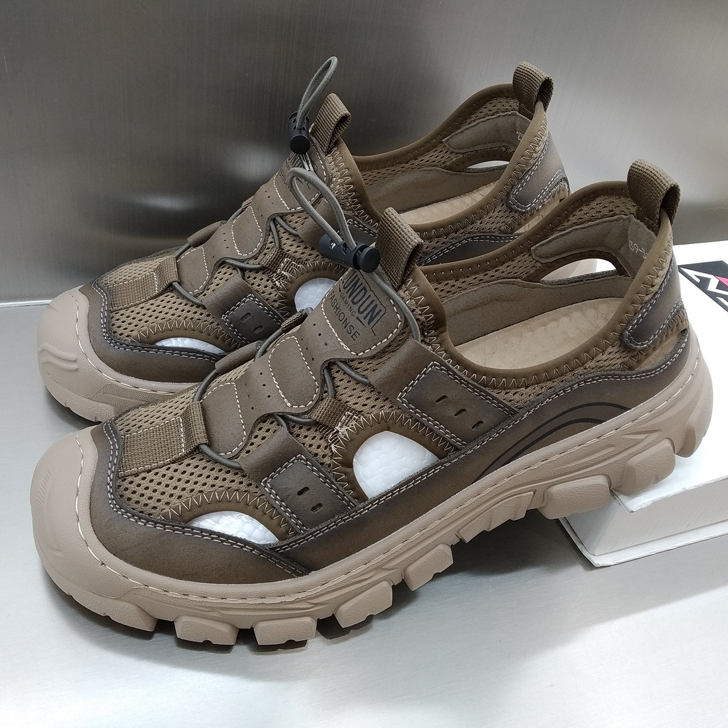 澳伦男鞋2025新款夏季透气网面软底轻便男士户外运动休闲洞洞凉鞋