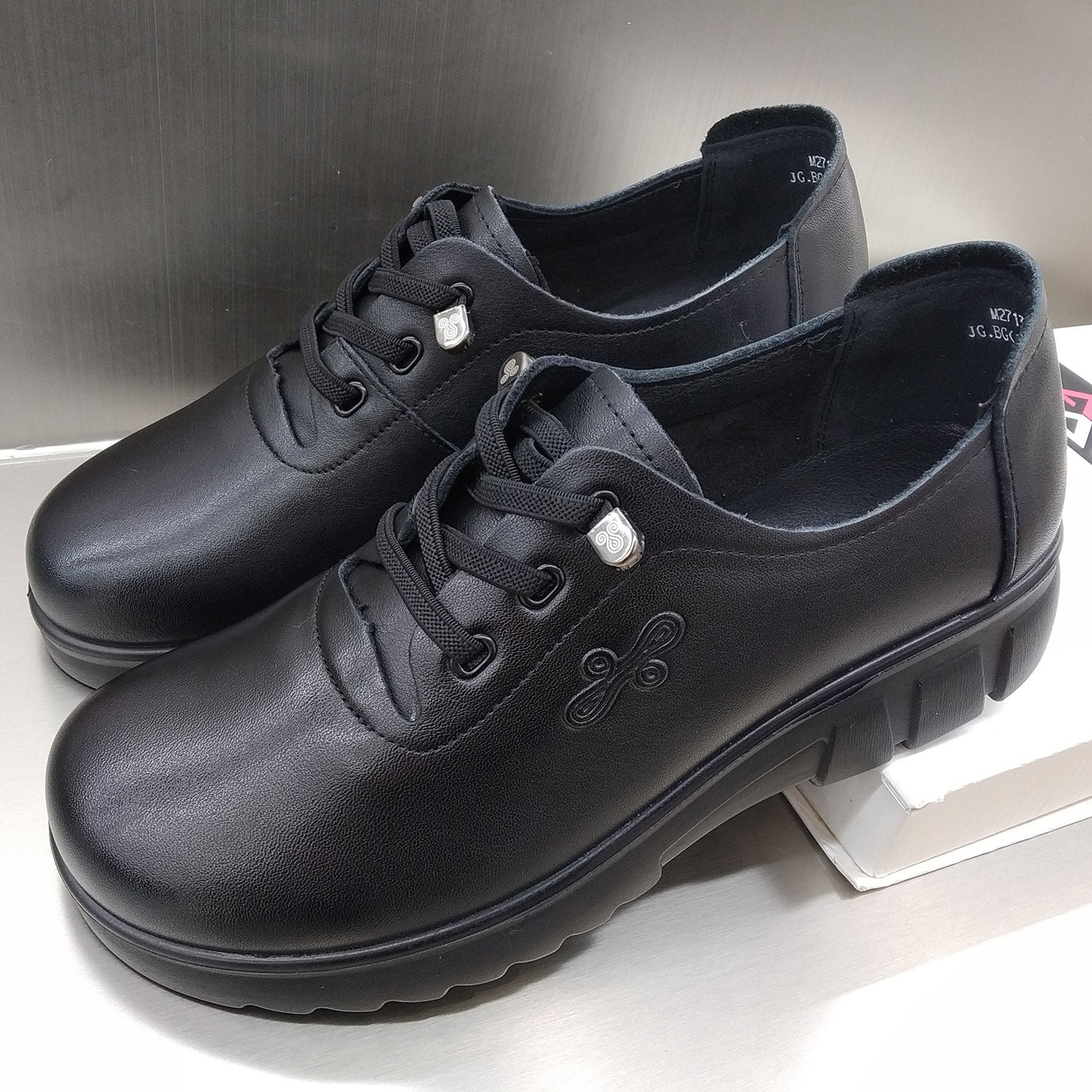 澳伦女鞋2024新款妈妈鞋真皮防滑中年软底平底舒适皮鞋中老年单鞋