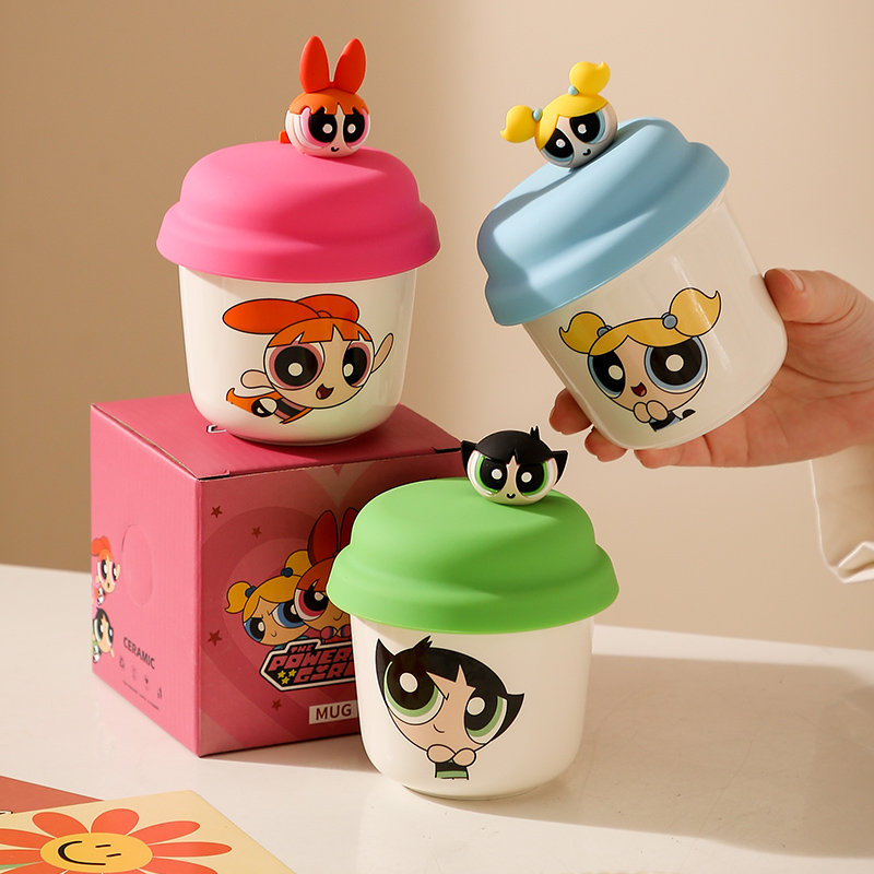 飞天小女警手握咖啡杯子带盖水杯