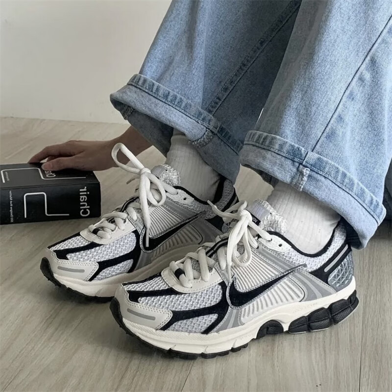 耐克女鞋运动休闲跑步鞋网面春夏Zoom Vomero 5包邮HQ1182-001