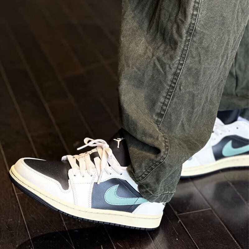 耐克女板鞋多色2026新款色运动鞋AIR JORDAN 1 LOW包邮DC0774-001