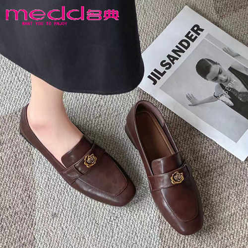 名典2024秋季新款复古乐福鞋中跟软皮通勤气质单鞋深口女鞋77005