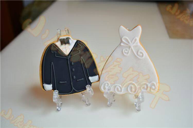 西服裙子礼服婚礼糖霜饼干定制  朋友生日礼物甜品台回礼伴手礼