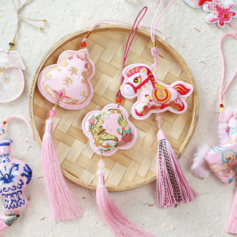 【粉色系】手工刺绣香囊挂饰流苏钥匙扣包挂件新年装饰挂件2026