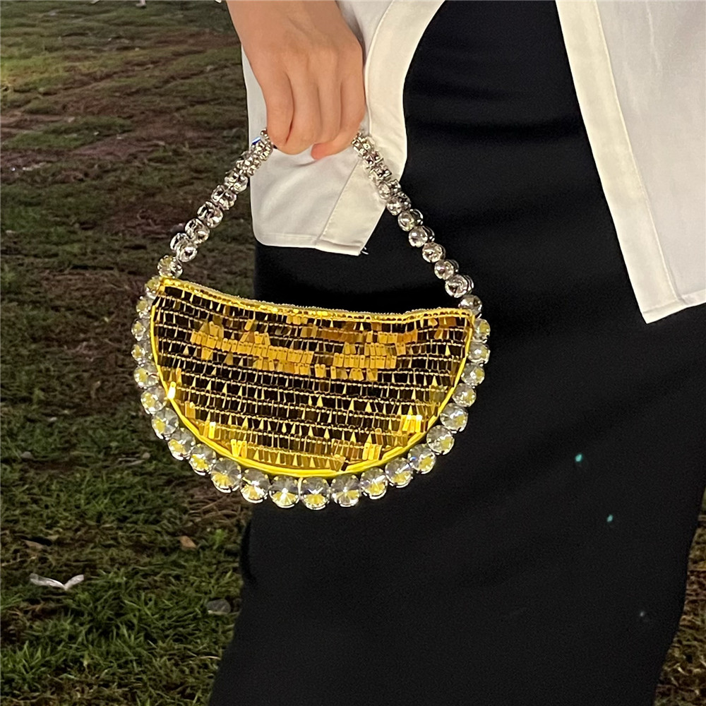 2023新闪亮珠片半圆镶钻石半月包宴会水钻鱼鳞亮片腋下手拿包女包