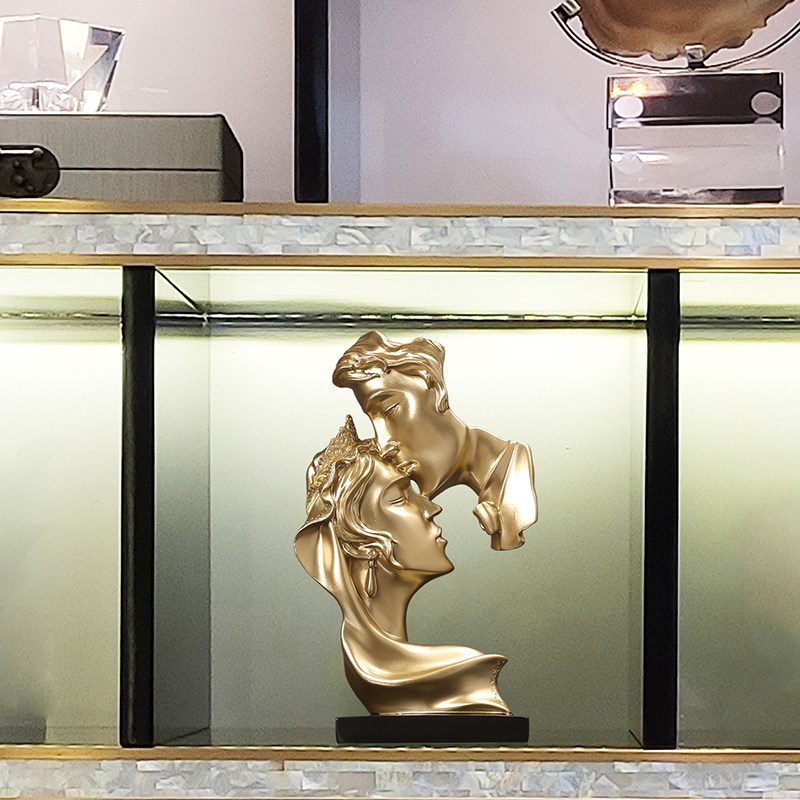 북유럽 크리 에이 티브 커플 캐릭터 조각 장식품 새 집 장식 선물 홈 거실 와인 캐비닛 장식품 결혼 선물