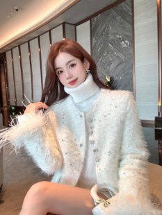 现货鸵鸟毛羽绒内胆小香风外套女秋冬2026新款爆款高级感超好看