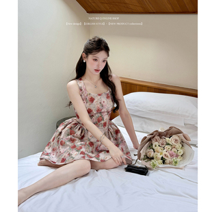 杨小卷 油画少女2.0法式复古玫瑰印花无袖方领连衣裙碎花裙蓬蓬裙