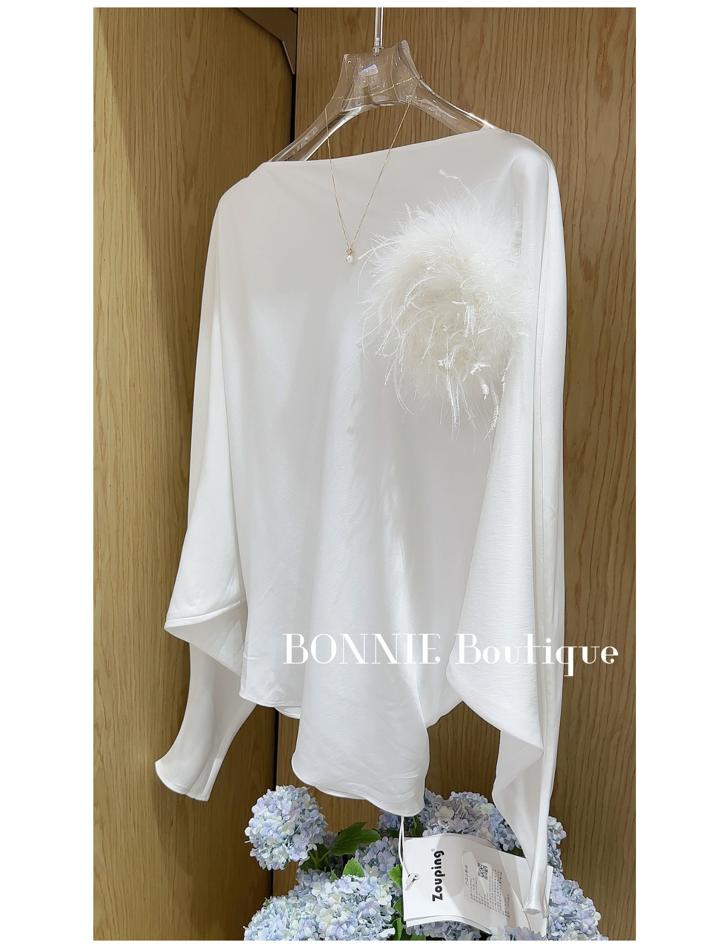 BONNIE Boutique法式浪漫温柔风斜肩羽毛胸针袖蝙蝠袖气质衬衫