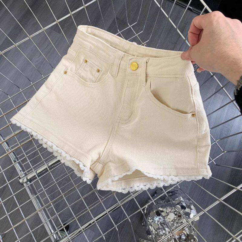 甜美辣妹蕾丝拼接牛仔短裤2025年夏季新款女装时髦米白色直筒热裤