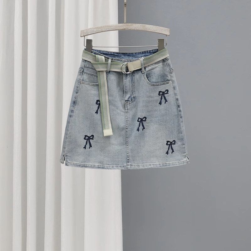 怀旧刺绣设计牛仔短裙女2024夏季新款高腰宽松显瘦a字包臀半身裙