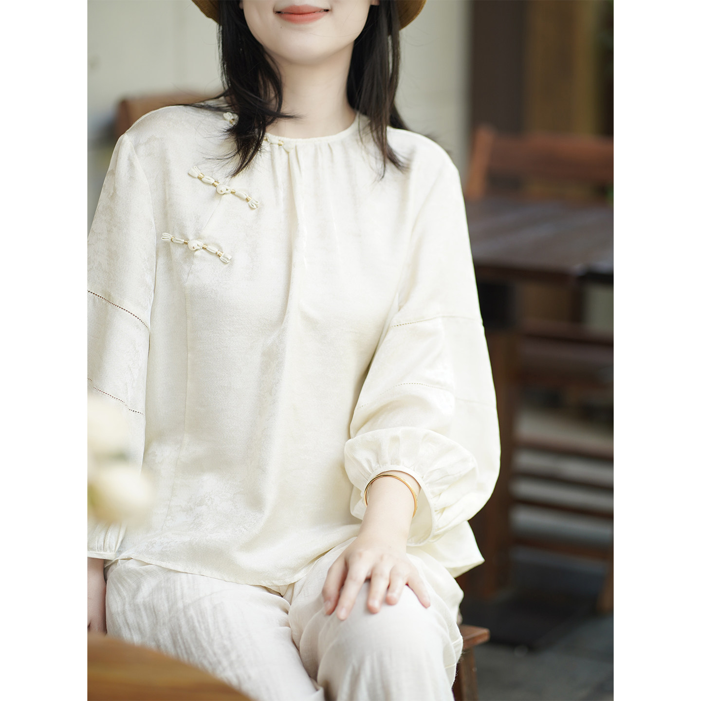 艾绘馆新中式复古真丝交织圆领灯笼袖上衣女夏季休闲盘扣国风衬衫