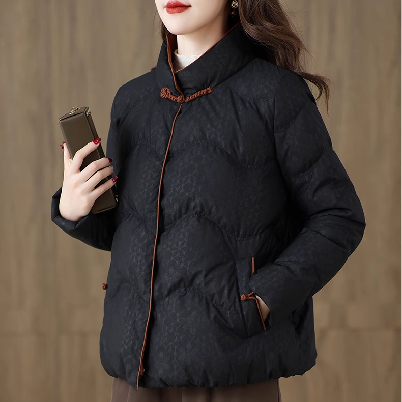 单齿道新中式刺绣羽绒服短款