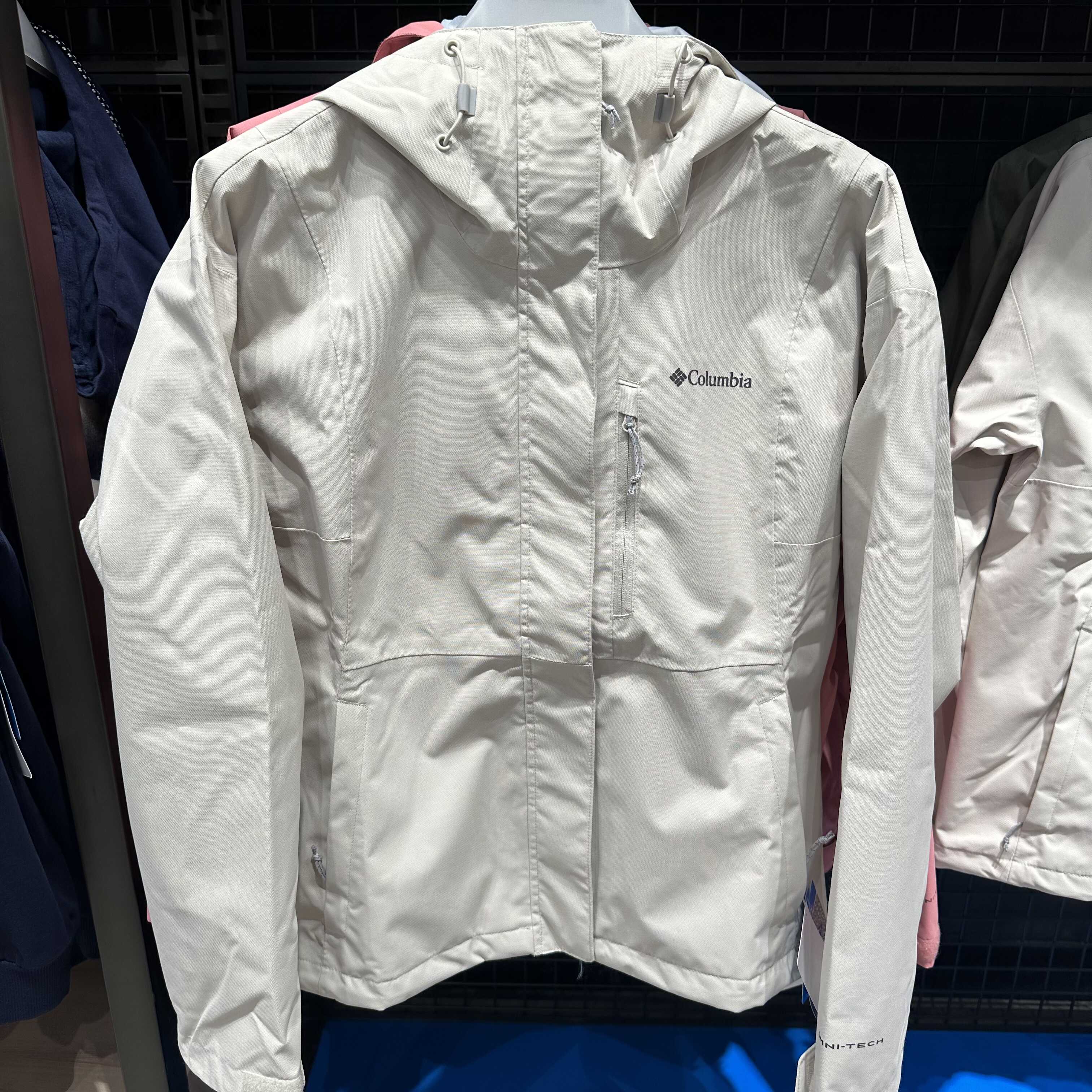 保暖秋冬柔软防水连帽外套冲锋衣