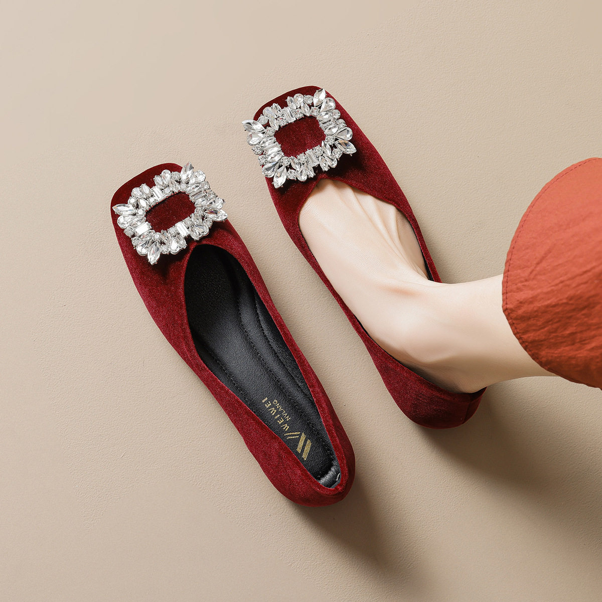 方头气质百搭软底平跟婚鞋女红色韩版水钻扣平底浅口单鞋四季女鞋,女鞋,浅口单鞋,淘宝优惠券,粉丝福利购,淘宝优惠卷