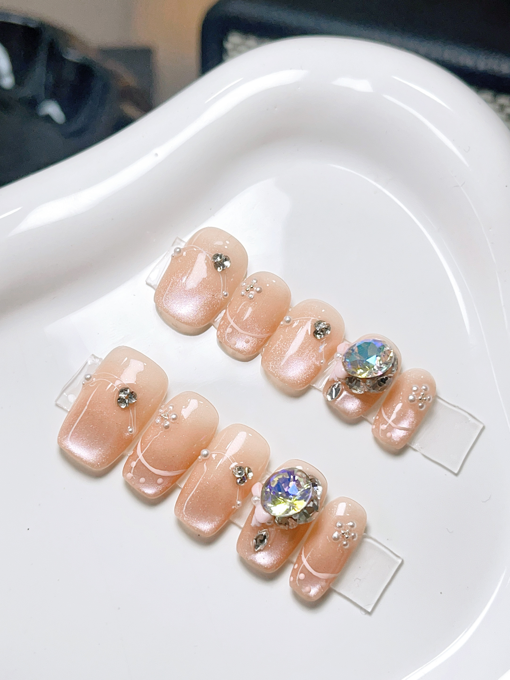 【棒棒糖】轻奢贴钻爆闪粉色猫眼显白可爱款纯手工穿戴甲