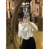 韩语琳韩系复古缎面斜肩上衣2025秋新款 优雅气质独特小衫