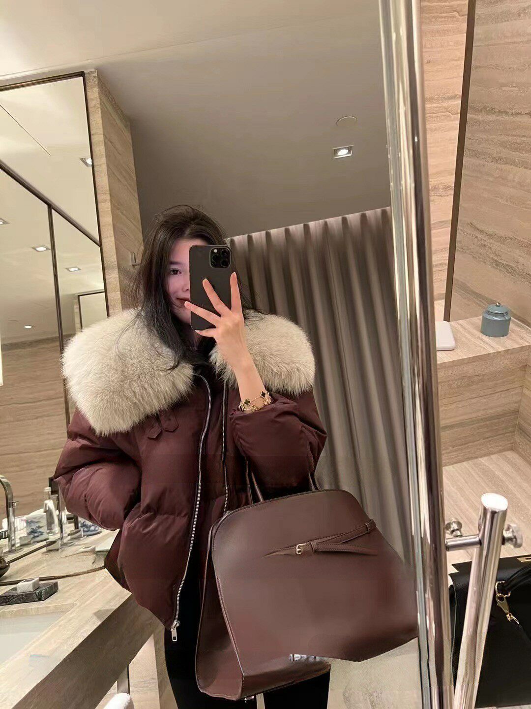 ONEBYTOW大毛领短款羽绒服女冬爆款高级感宽松保暖白鸭绒外套6662