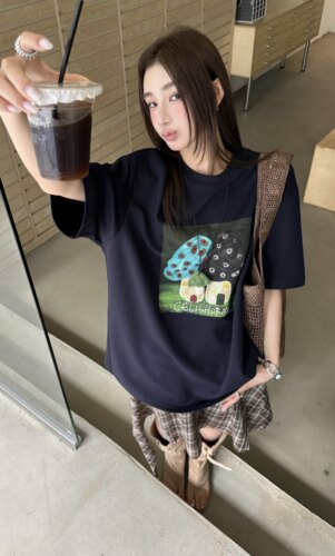 ZW卓娃2026春夏新款设计感蘑菇印花减龄休闲宽松短袖T恤女配挂件