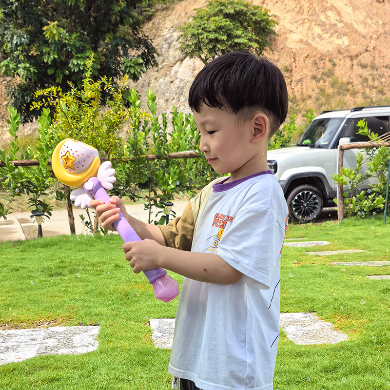 儿童手持月亮全自动泡泡机女孩小仙女棒2024新款带灯光音乐魔法棒