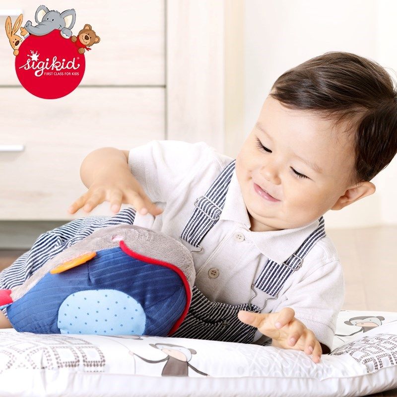 德国sigikid 宝宝小鲸鱼毛绒玩具可震动抓握益智多彩安抚摇铃玩偶