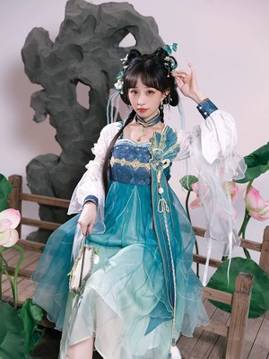 068 十三余小豆蔻小乔青蛇王者荣耀联名汉元素连衣裙+脖链 无配饰