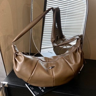 高级感饺子包包女冬大容量通勤单肩腋下包小众百搭褶皱软皮斜挎包