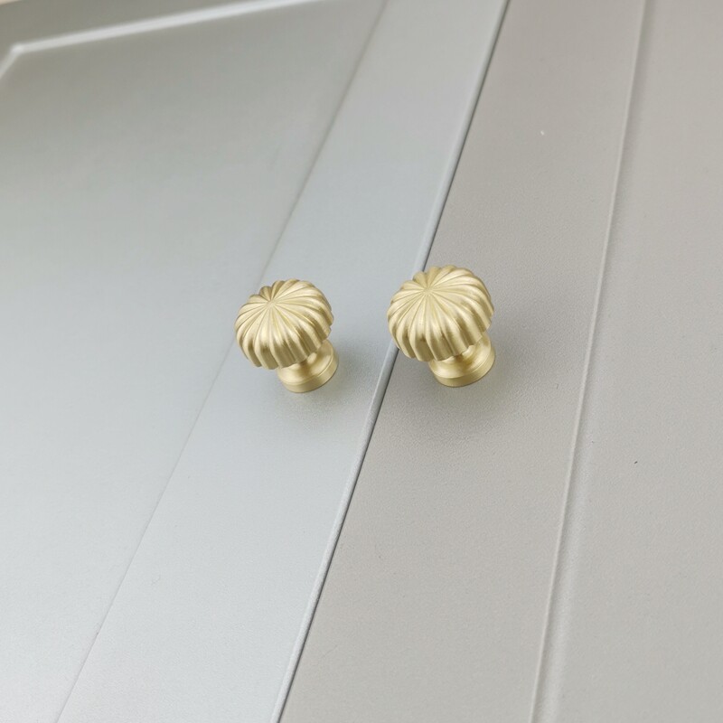 黄铜单孔柜门北欧工厂直销
