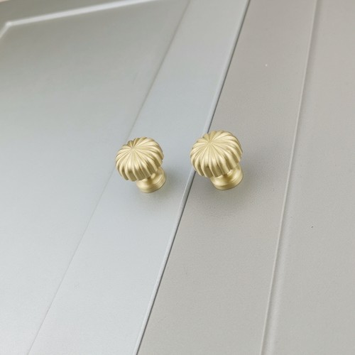 黄铜单孔柜门北欧工厂直销