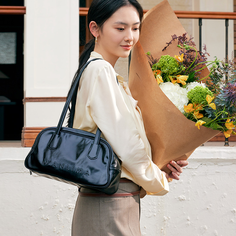 万里马真皮极简通勤波士顿腋下包