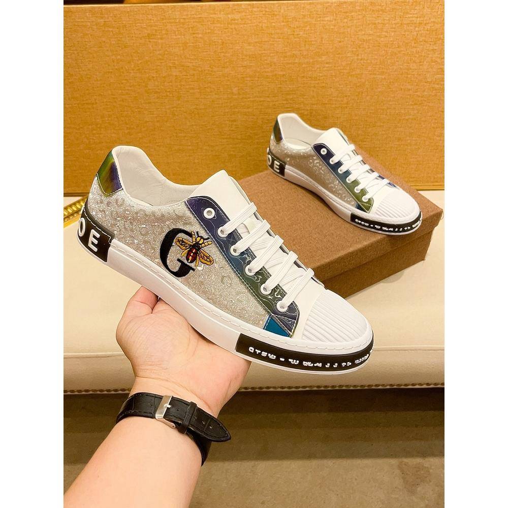 男鞋秋季透气2025新款真皮软底休闲小白鞋百搭时尚小蜜蜂运动板鞋