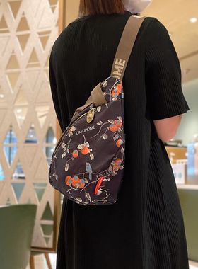 夏季轻便旅游包包女2025新款超火胸包女士斜挎包时尚休闲高级感小