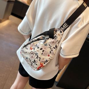 轻便女士斜挎包高级休闲户外旅游胸包 超火夏天小众包包女2025新款