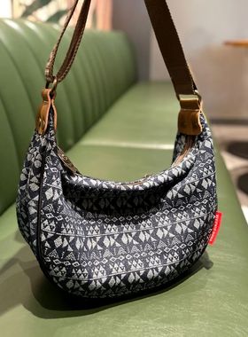 洋气帆布包包女2025新款轻便时尚休闲女士斜挎包流行高颜值饺子包