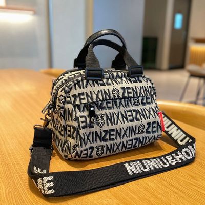 流行轻便包包女2025新款超火时尚休闲女士斜挎包洋气百搭帆布手拎