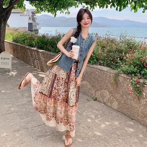 收腰单排扣牛仔马甲印花半身裙套装女2025夏季气质淡人穿搭两件套图片