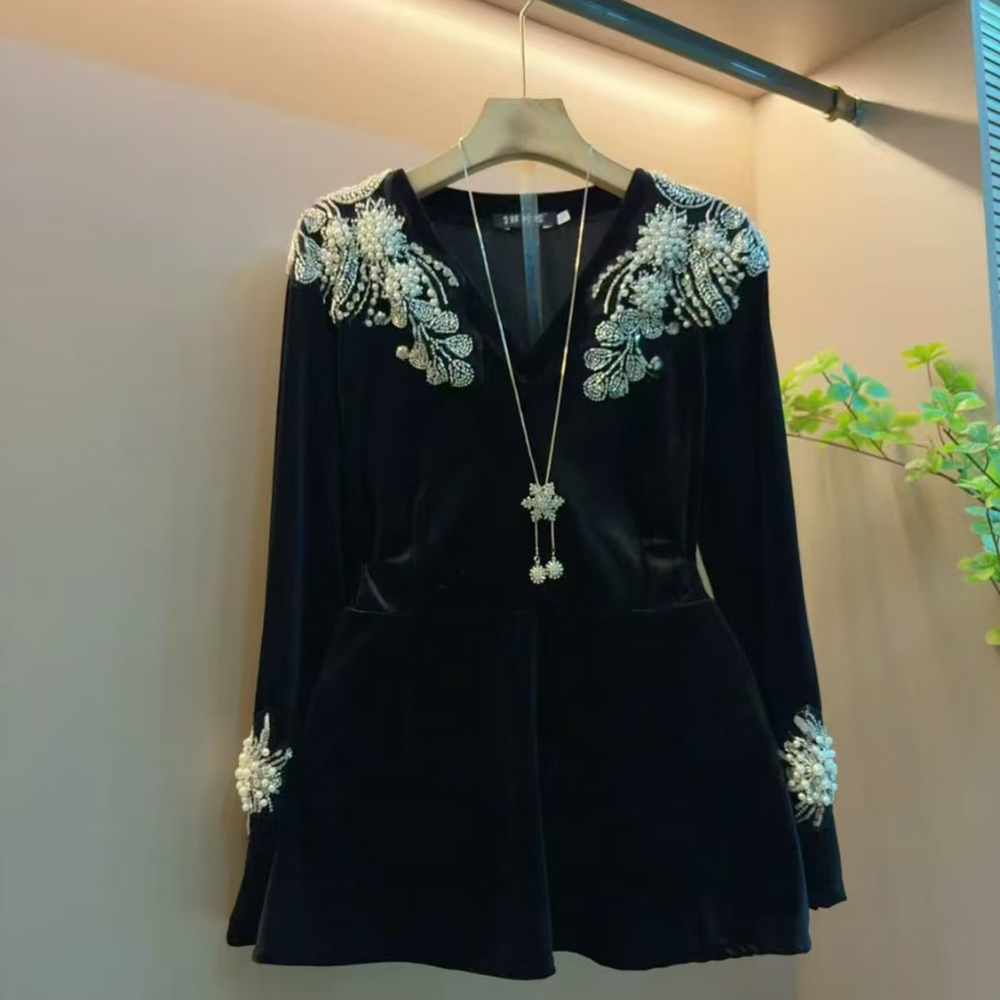 胖妹妹2025金丝绒套头大码打底衫减龄V领爆款上衣遮肉重工小衫潮,女装/女士精品,大码内搭,淘宝优惠券,粉丝福利购,淘宝优惠卷