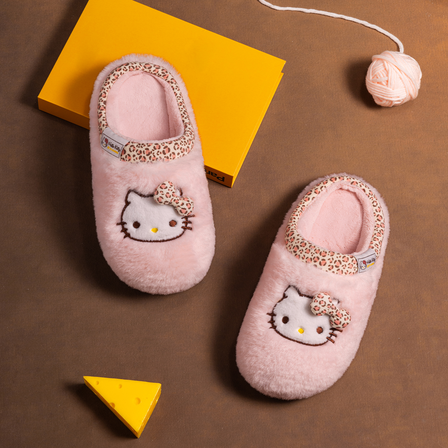 徕米亚HelloKitty可爱保暖棉拖鞋