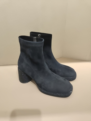 VME舞魅真时尚英粗跟时尚方跟短靴VS25D3542