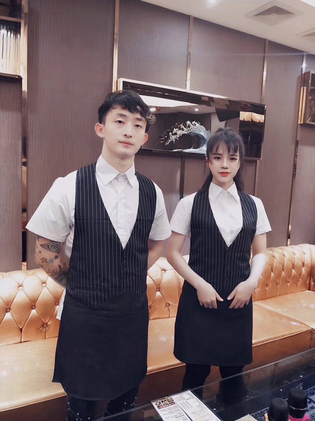 新款咖啡厅酒吧餐厅系带围裙服务员影楼工作服假两件衬衫马甲工装