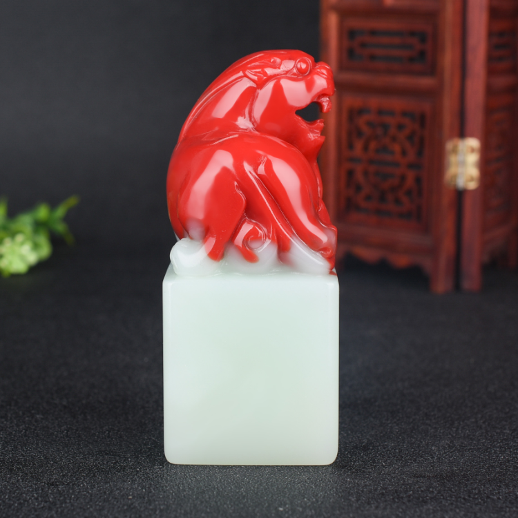 天然玉石和田玉印章雕刻狮子印章鸡血玉印章玉料镇尺玉印章摆件