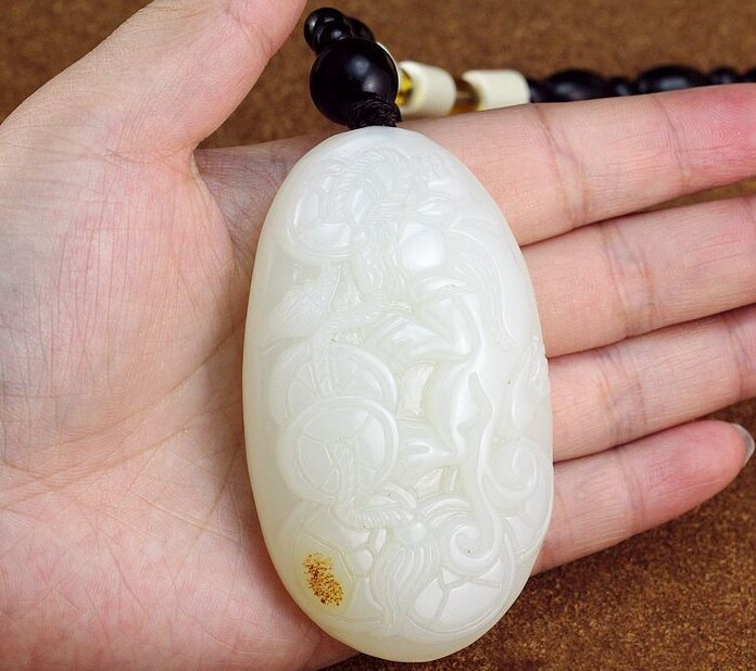 天然新疆和田玉籽料貔貅手把件和田玉羊脂白玉招财貔貅把玩件