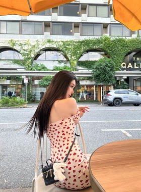 【斩男斩女】少女感甜美纯欲一字肩短袖连衣裙夏爱心收腰包臀裙夏