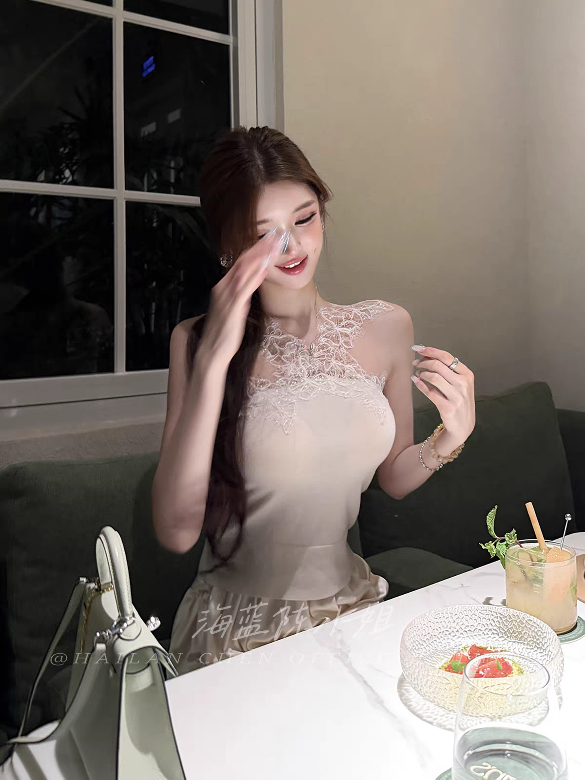 现货【玉芍药】es蕾丝之王4k+ 带胸垫亮片挂脖修身背心上衣吊带图片