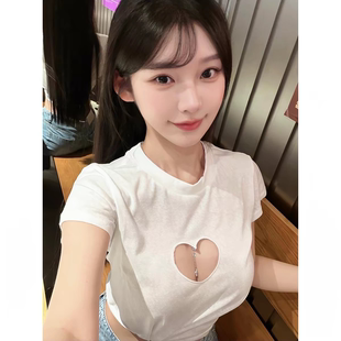 一颗小爱心~韩系纯欲时尚爱心镂空白色圆领短袖T恤女夏季性感上衣