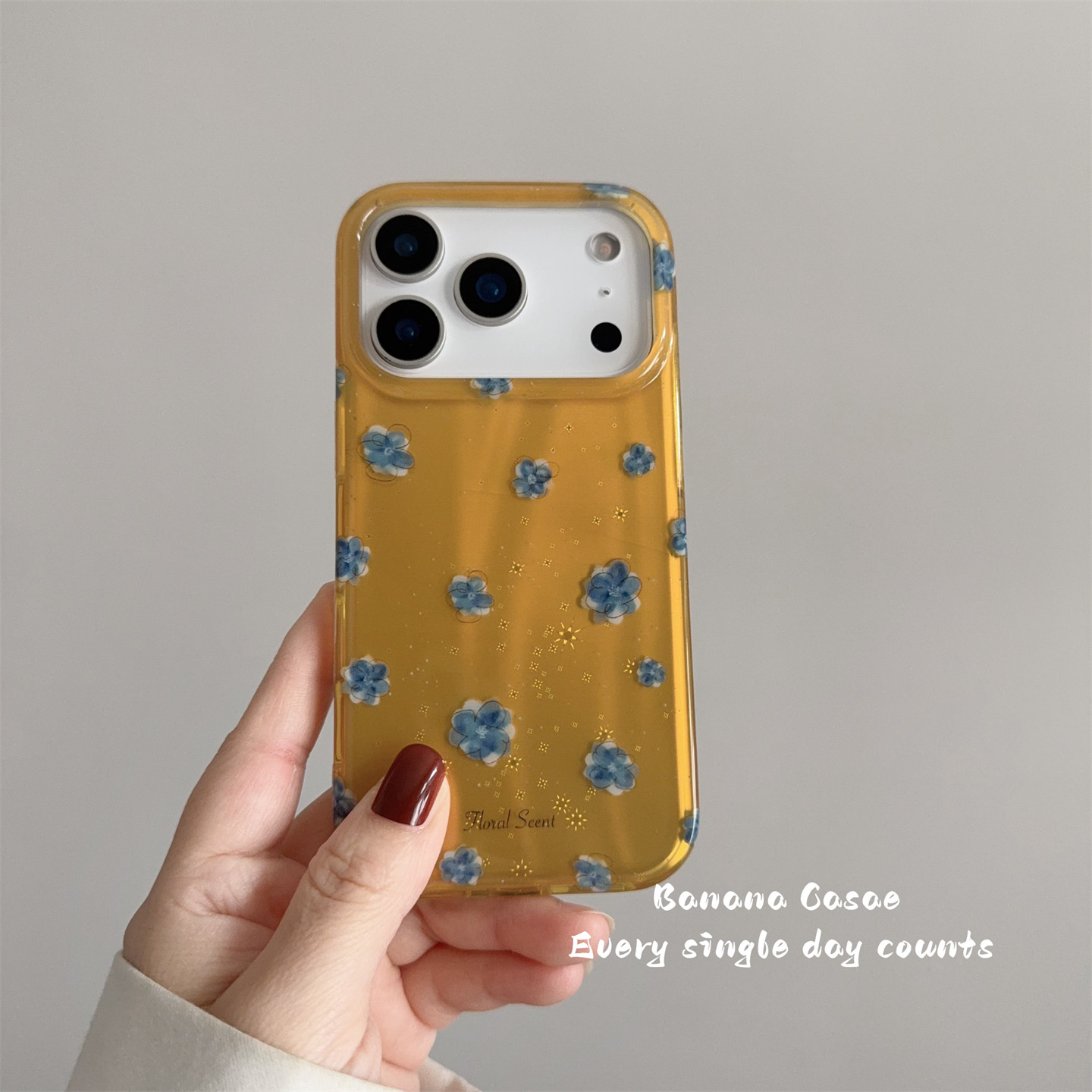 高级感金黄底蓝色花朵防摔手机壳