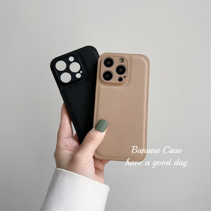 BananaCase小众ins秋冬高级感卡其色皮质适用苹果15pro手机壳iPhone14黑色13promax全包防摔11/12pro保护套xs