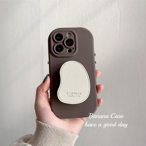 BananaCase高级感复古冷咖色软壳适用iPhone13苹果14promax手机壳15pro奶白色皮质支架12pro椭圆11全包保护套